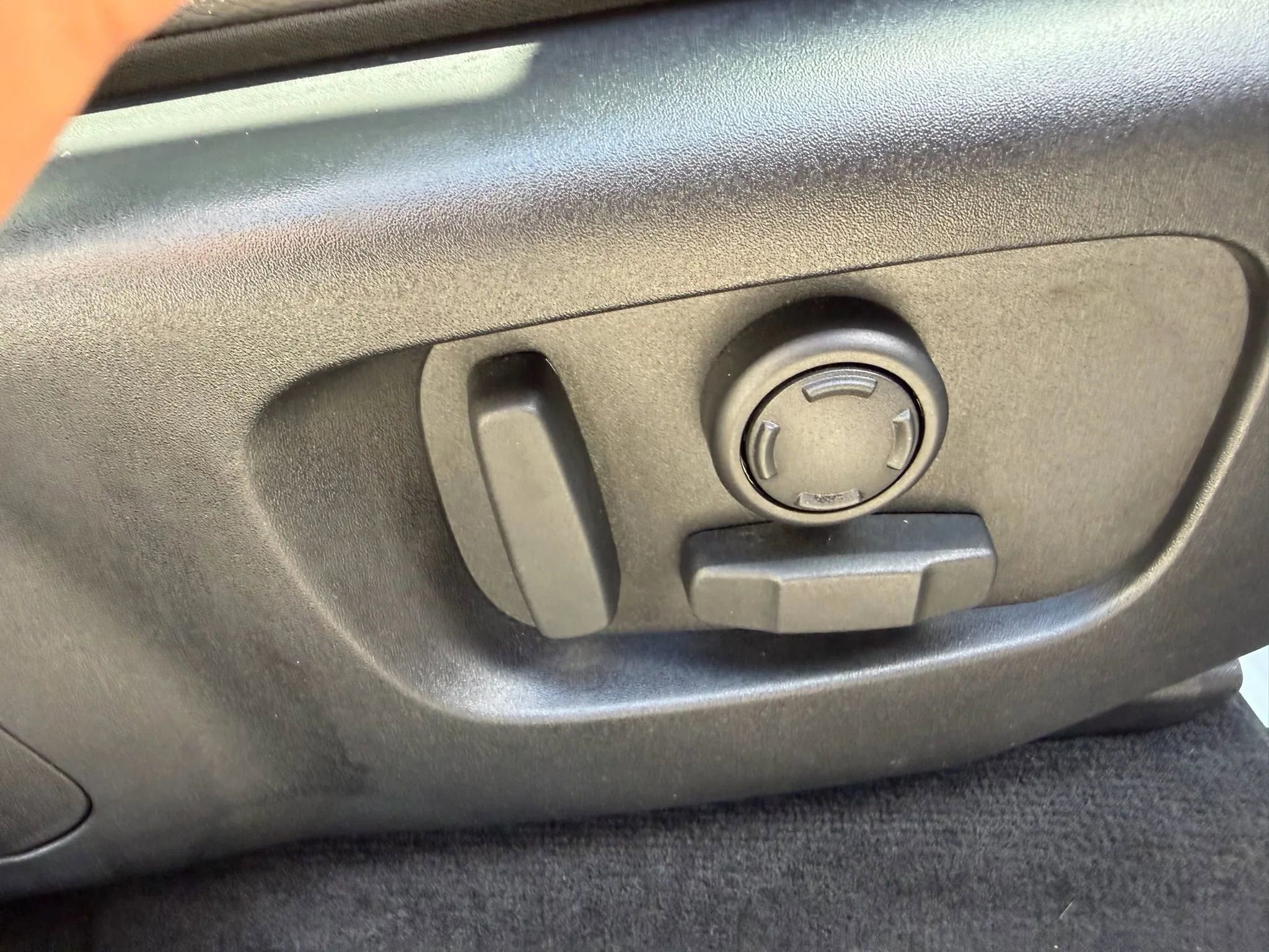 Used 2024 Land Rover Range Rover Velar S image 18