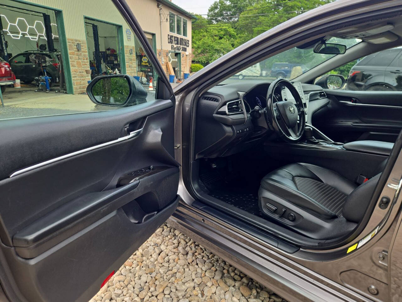 Used 2022 Toyota Camry SE FWD image 12