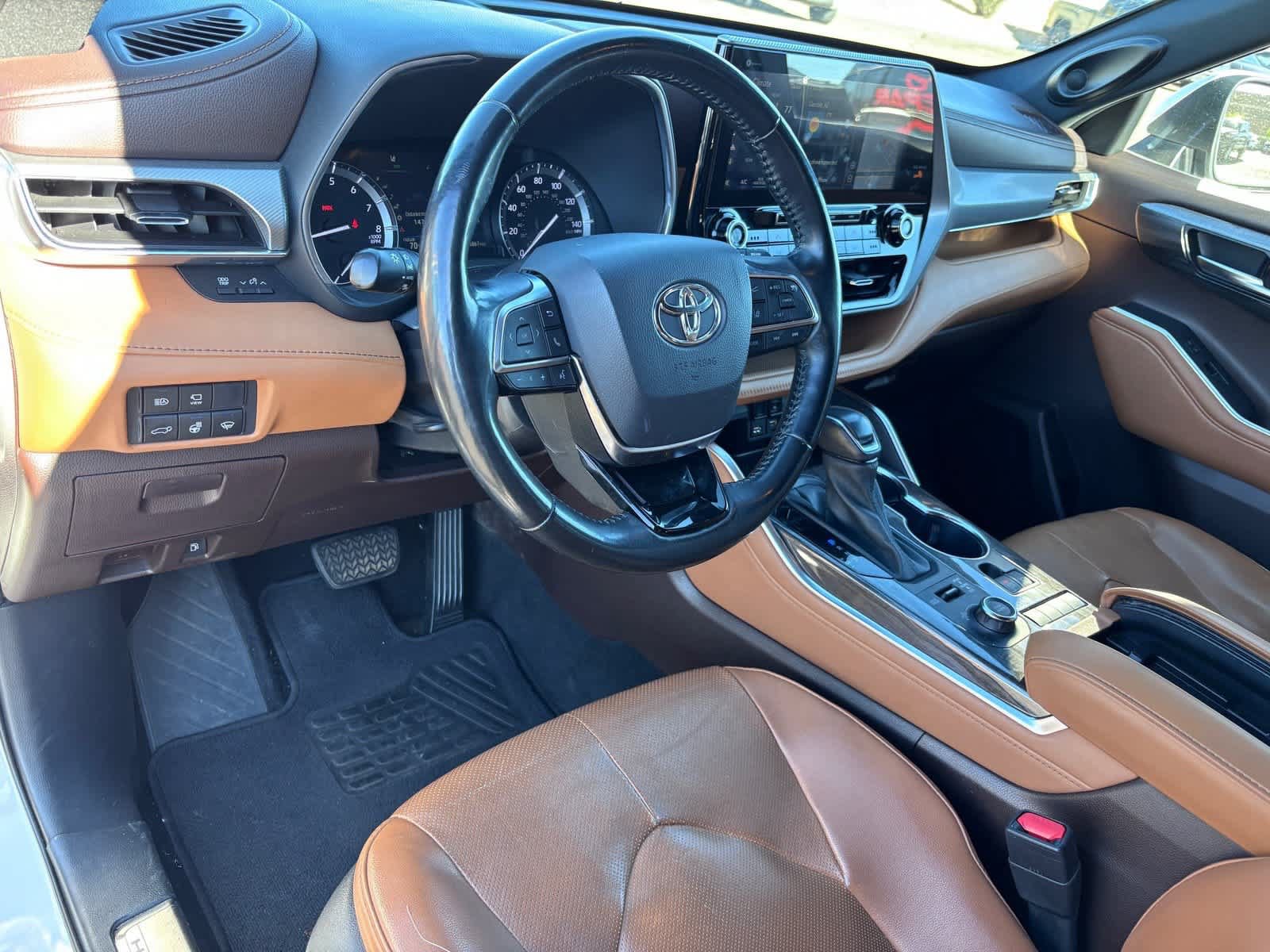 Used 2021 Toyota Highlander Platinum AWD/4WD image 9