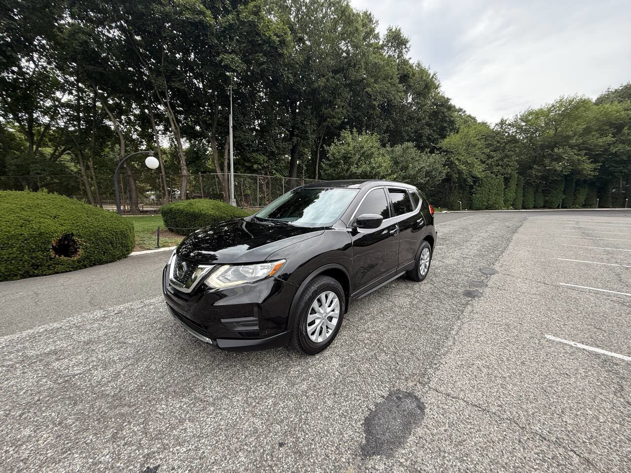 Used 2017 Nissan Rogue S image 5
