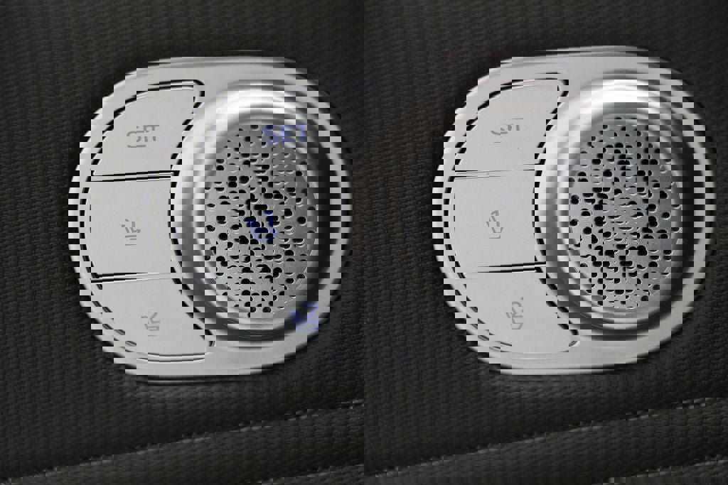 Used 2023 Hyundai Elantra Limited image 28