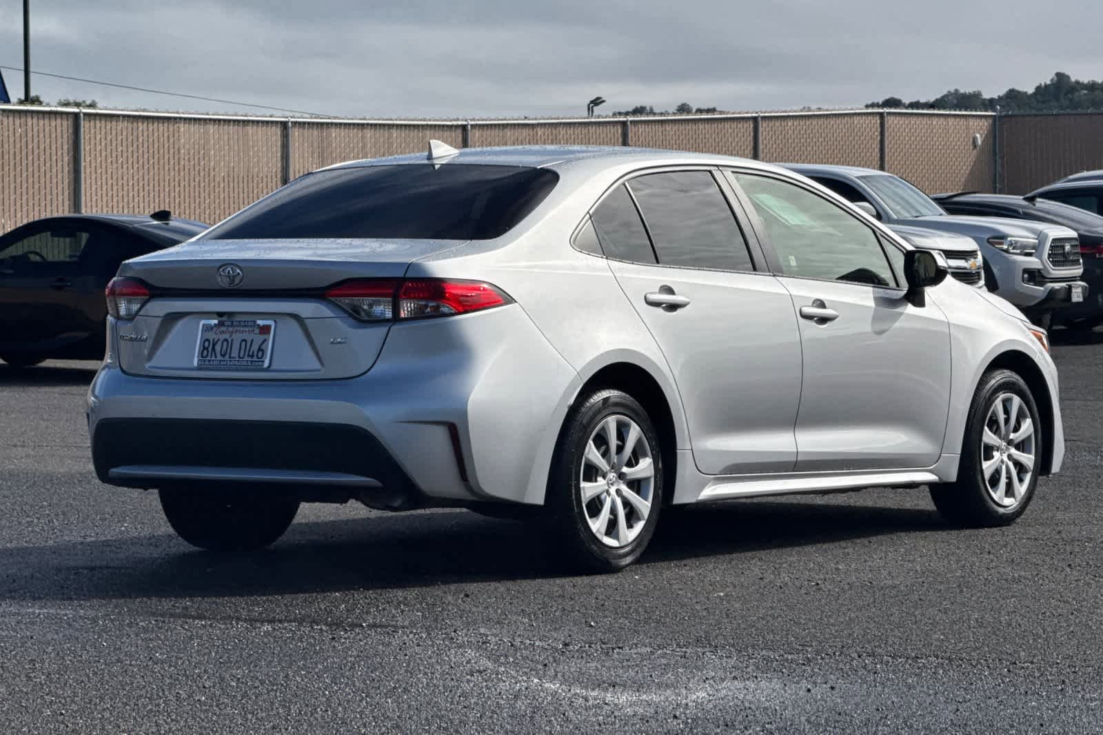 Used 2020 Toyota Corolla LE image 3
