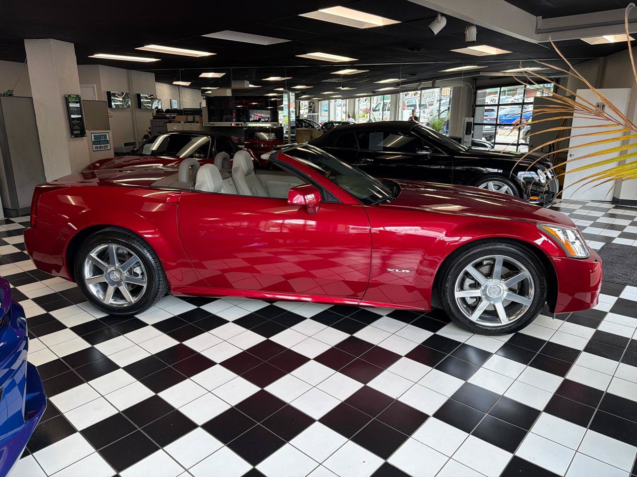 Used 2005 Cadillac XLR RWD image 14