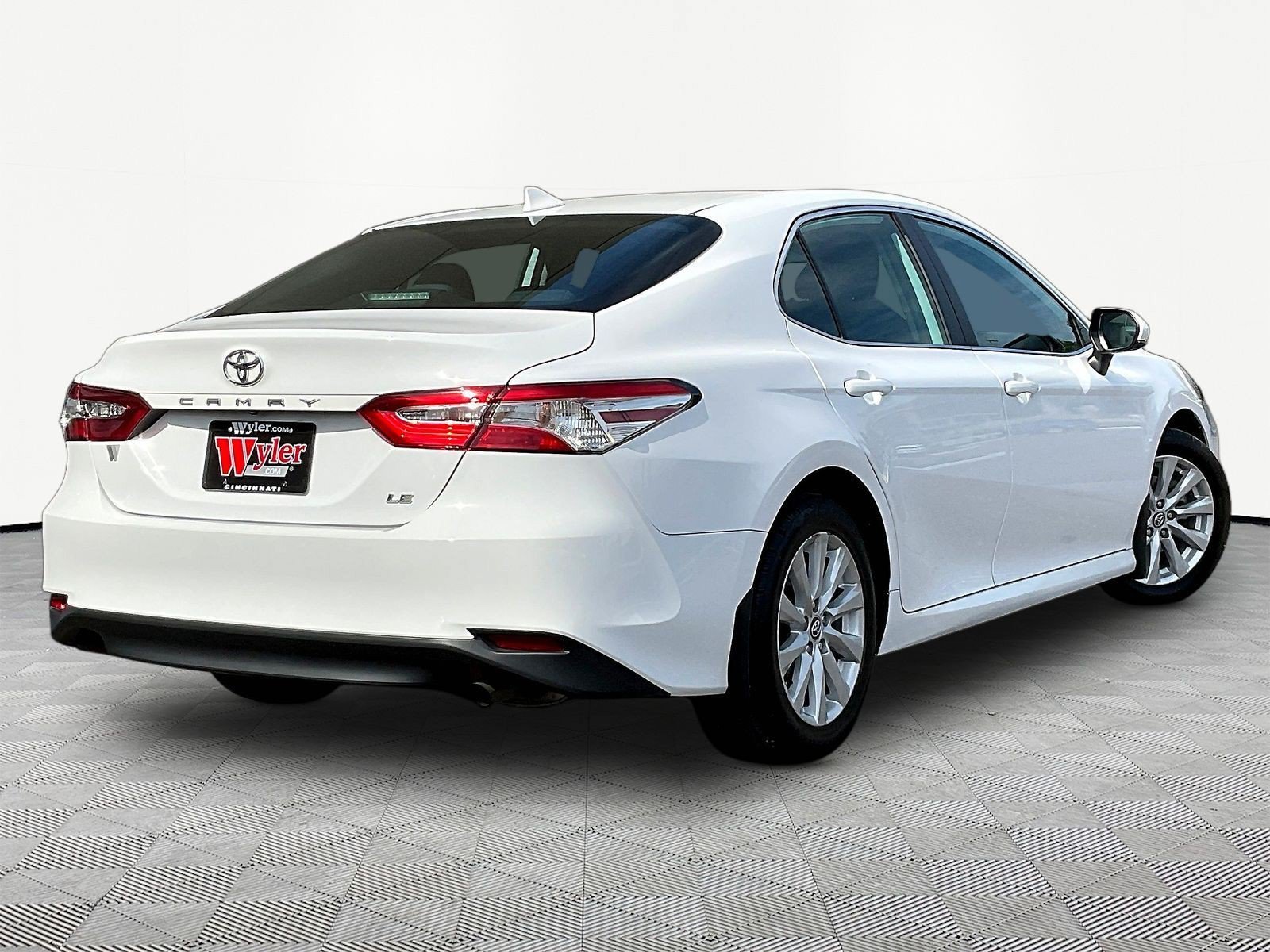 Used 2019 Toyota Camry LE FWD image 6