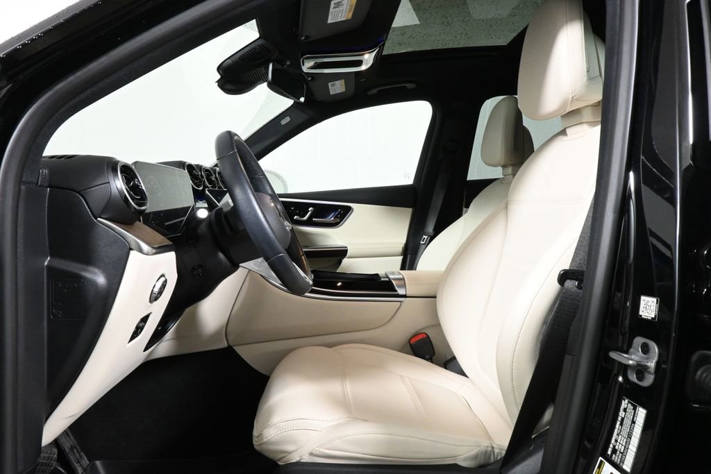 Used 2024 Mercedes-Benz GLC 300 4MATIC image 3