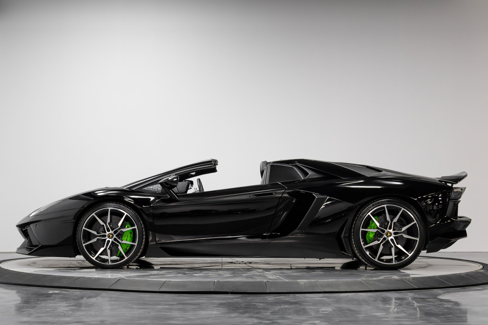 Used 2015 Lamborghini Aventador LP 700-4 image 26