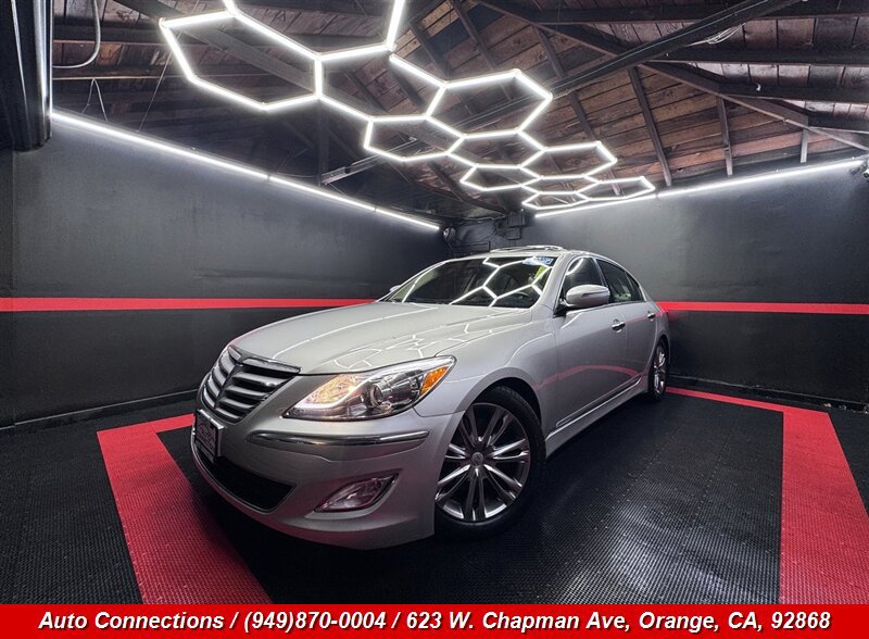 Used 2012 Hyundai Genesis 3.8 w/ Premium Pkg RWD image 2