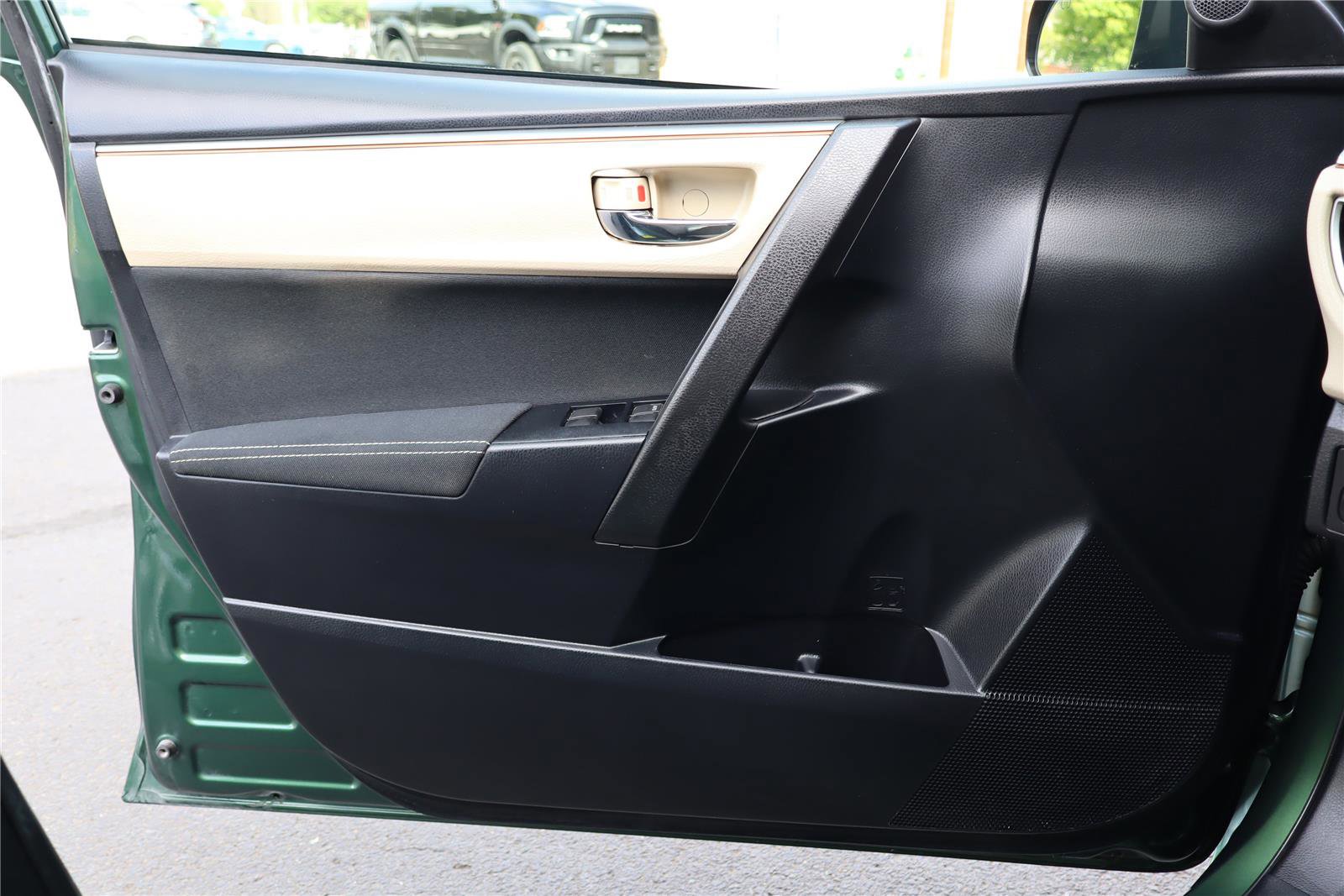 Used 2014 Toyota Corolla LE FWD image 22