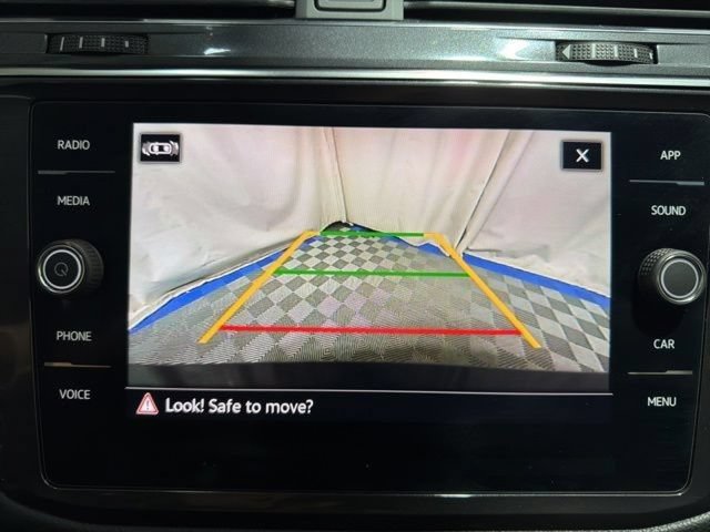 Certified 2022 Volkswagen Tiguan SE FWD image 24