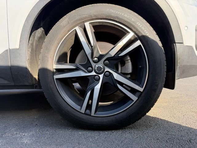 Used 2021 Volvo XC40 T5 R-Design w/ Advanced Package image 5