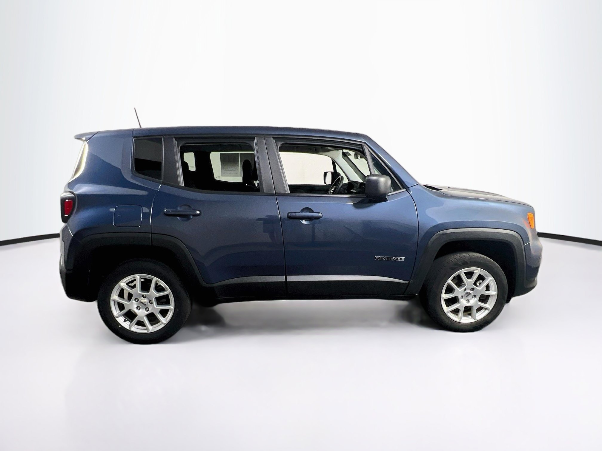 Used 2023 Jeep Renegade Latitude AWD/4WD image 4