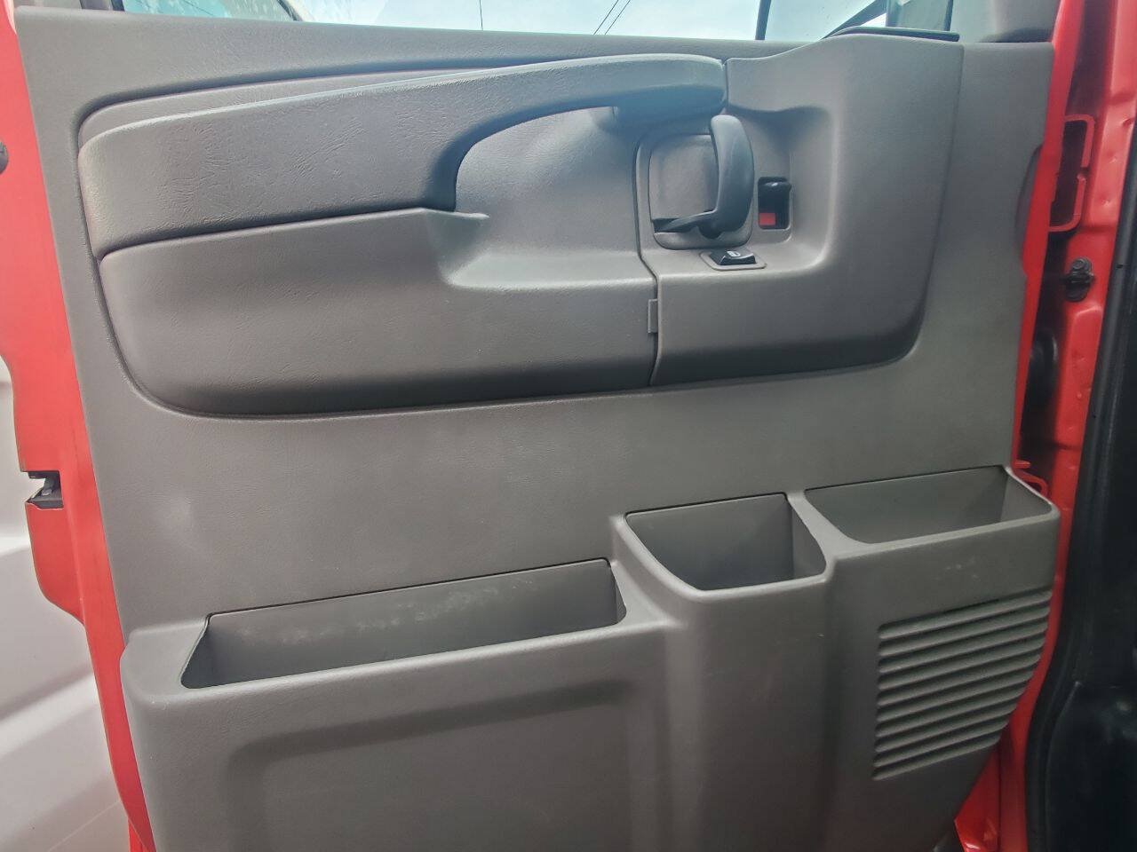 Used 2015 GMC Savana 2500 Extended RWD image 10