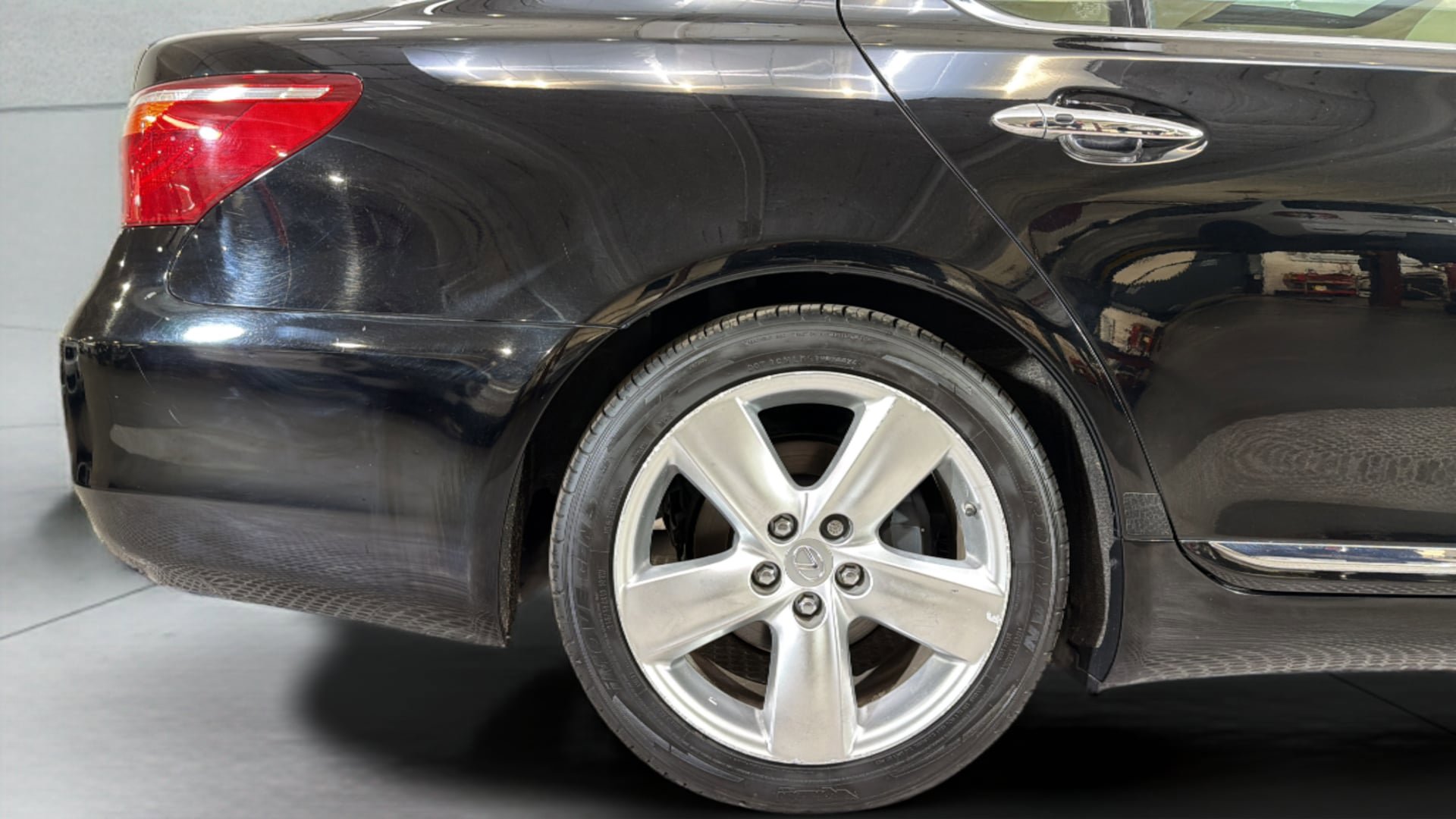Used 2011 Lexus LS 460 w/ Comfort Pkg RWD image 35