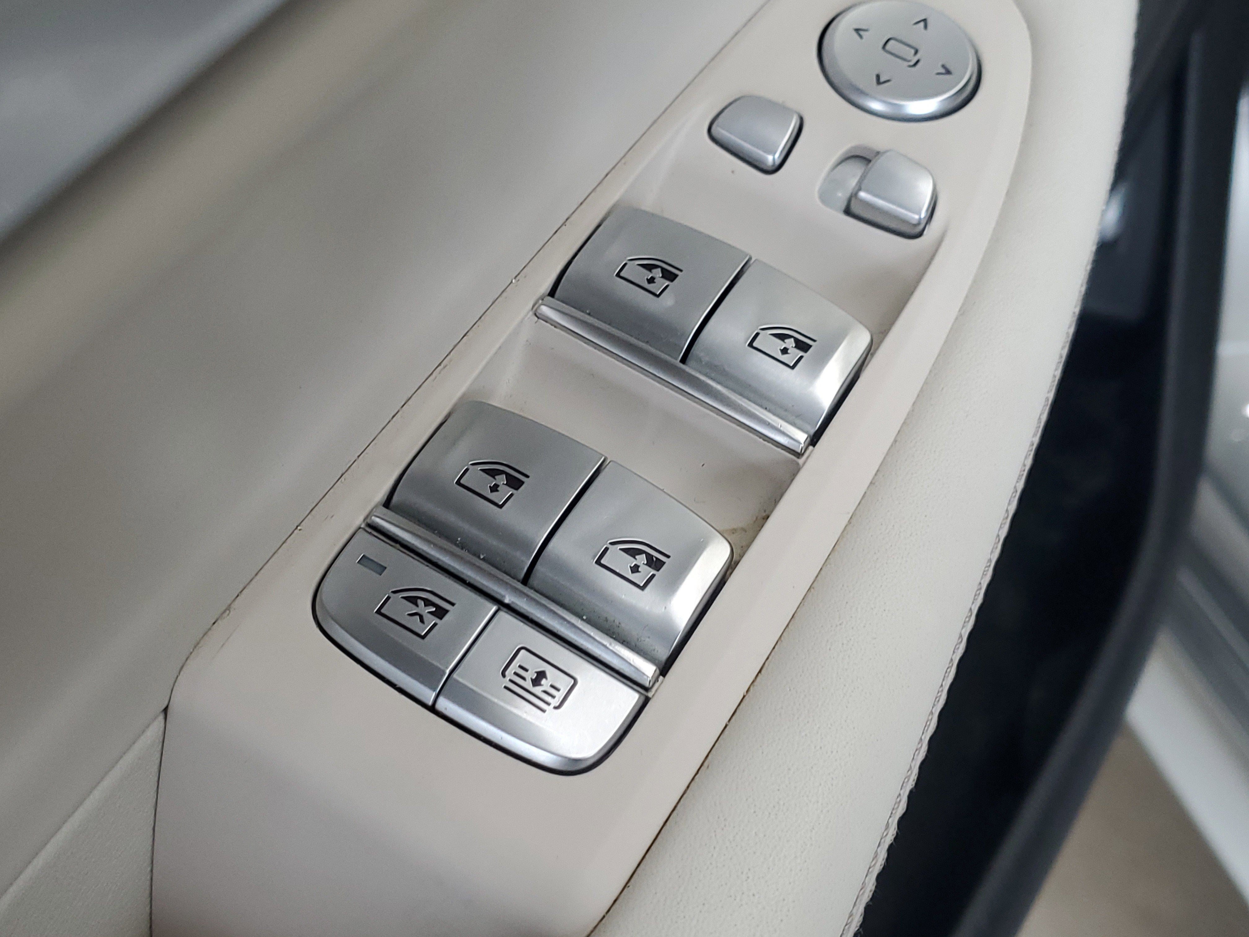 Used 2022 BMW 750Li xDrive AWD/4WD image 18