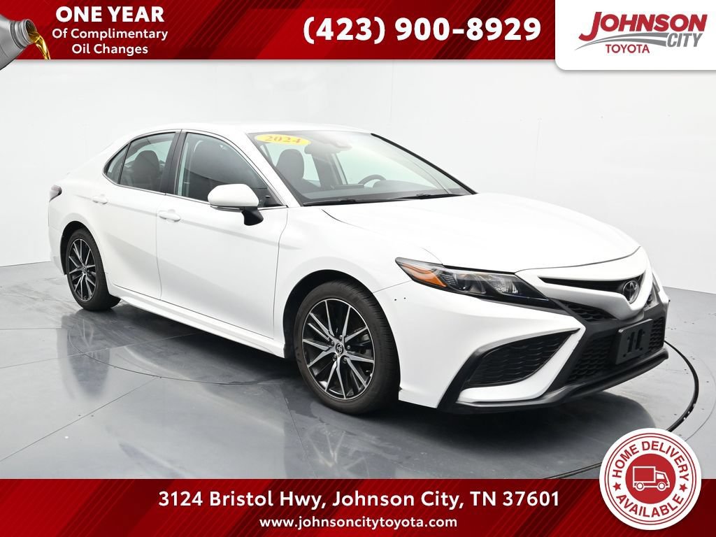 Used 2024 Toyota Camry SE w/ Cold Weather Package FWD image 1