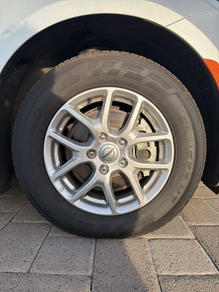 Used 2024 Chrysler Pacifica Touring-L FWD image 9