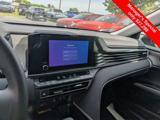Used 2025 Toyota Camry LE AWD/4WD image 19