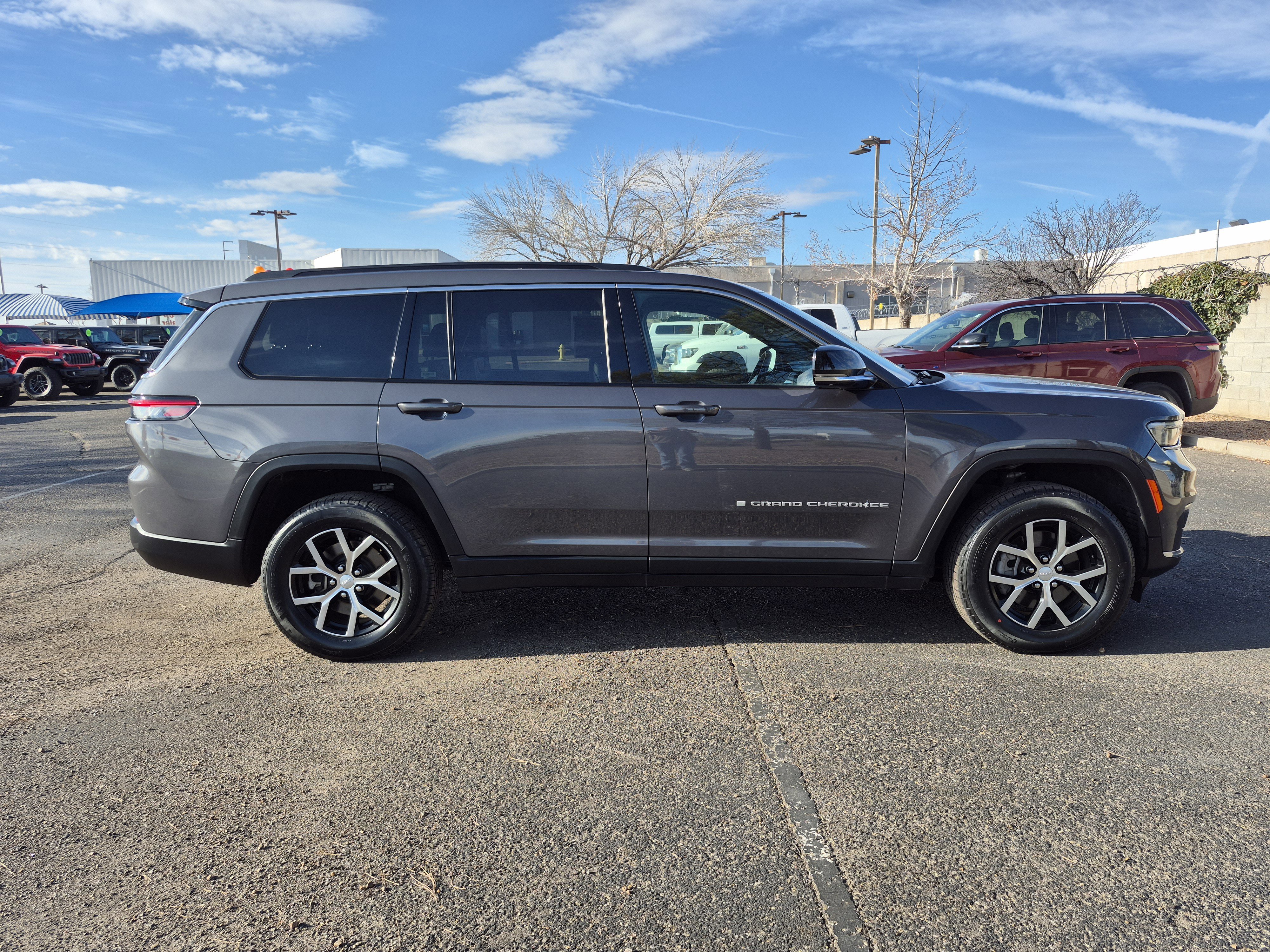 Used 2024 Jeep Grand Cherokee L Limited w/ Luxury Tech Group II image 8