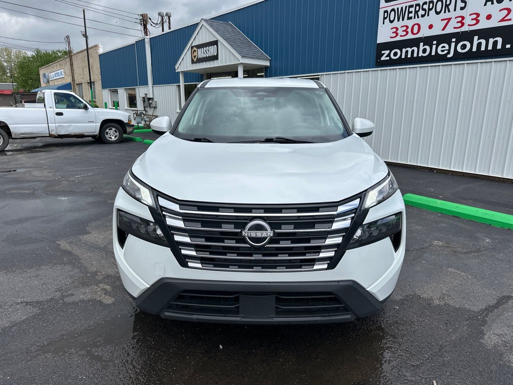 Used 2024 Nissan Rogue SV AWD/4WD image 2