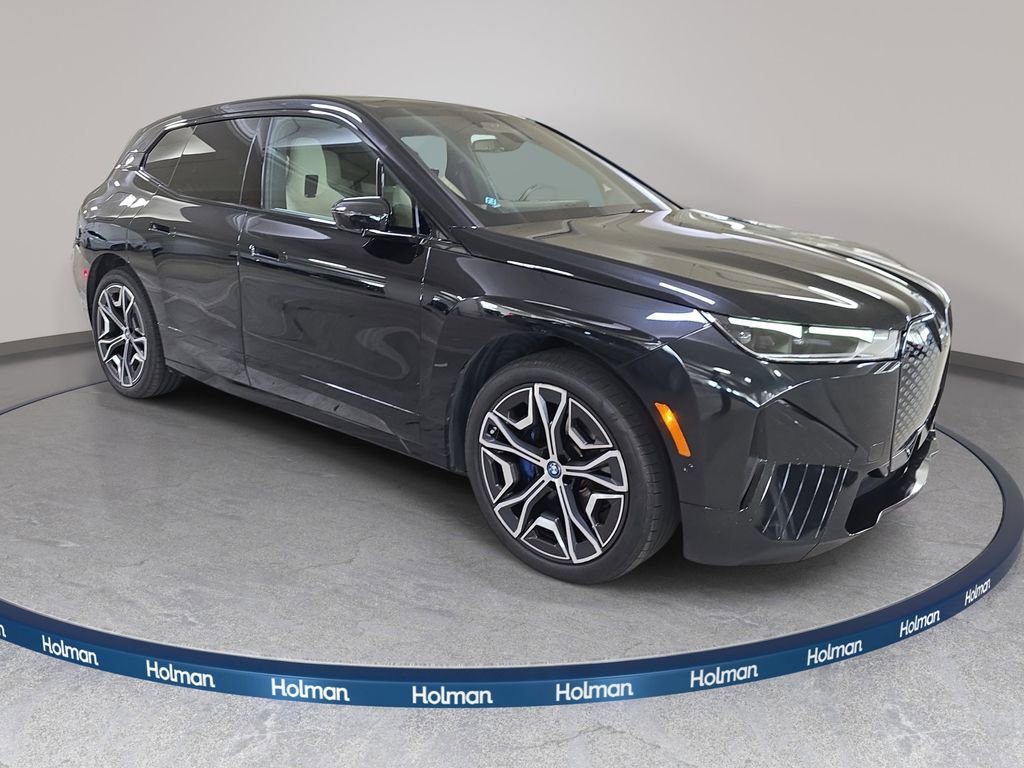 Used 2024 BMW iX xDrive50 w/ Sport Package AWD/4WD image 4