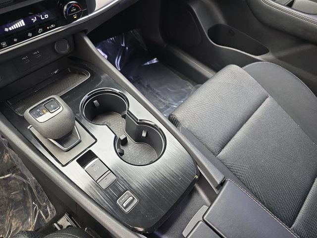 Used 2024 Nissan Rogue SV FWD image 25