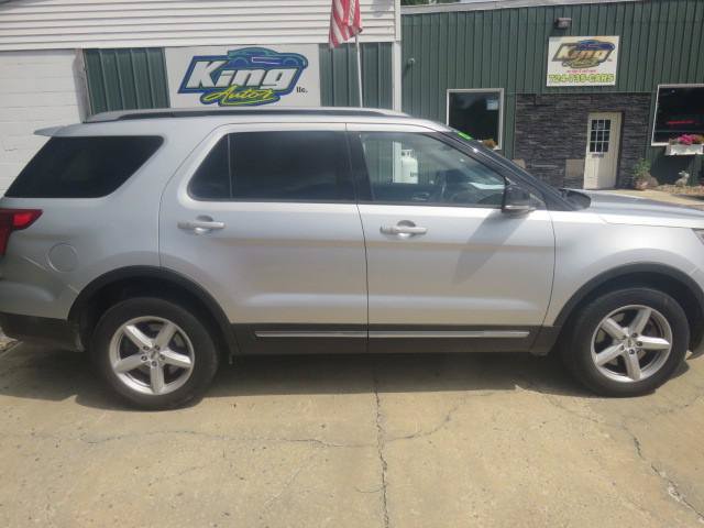 Used 2017 Ford Explorer XLT AWD/4WD image 8