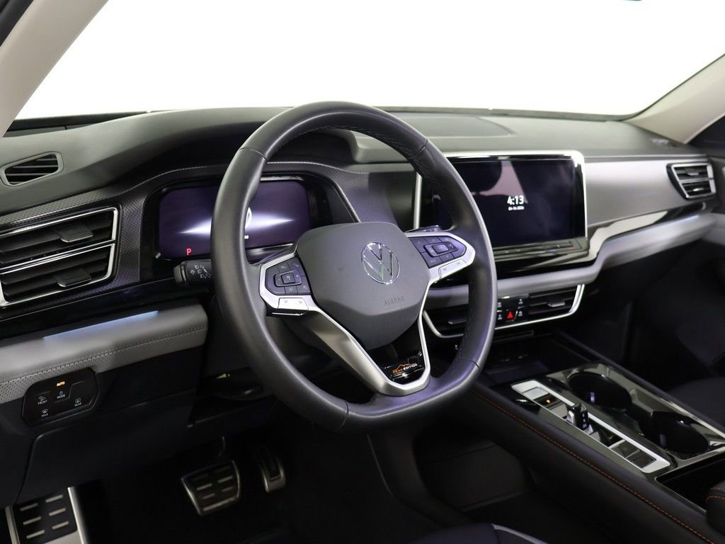 Certified 2024 Volkswagen Atlas Peak Edition SEL AWD/4WD image 32
