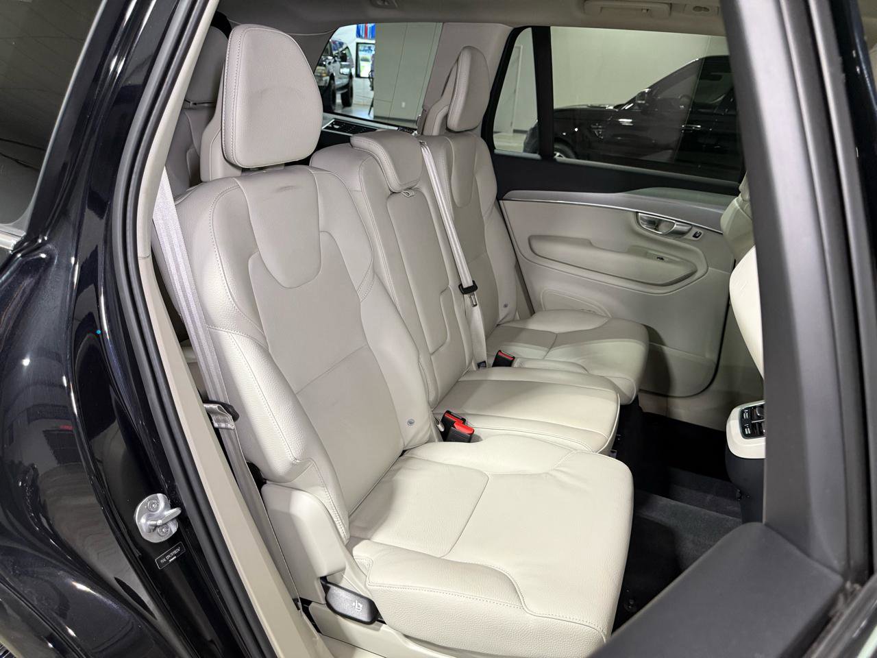 Used 2024 Volvo XC90 B5 Core AWD/4WD image 30