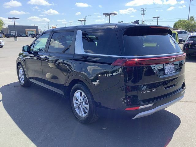 Used 2022 Kia Carnival LX image 21