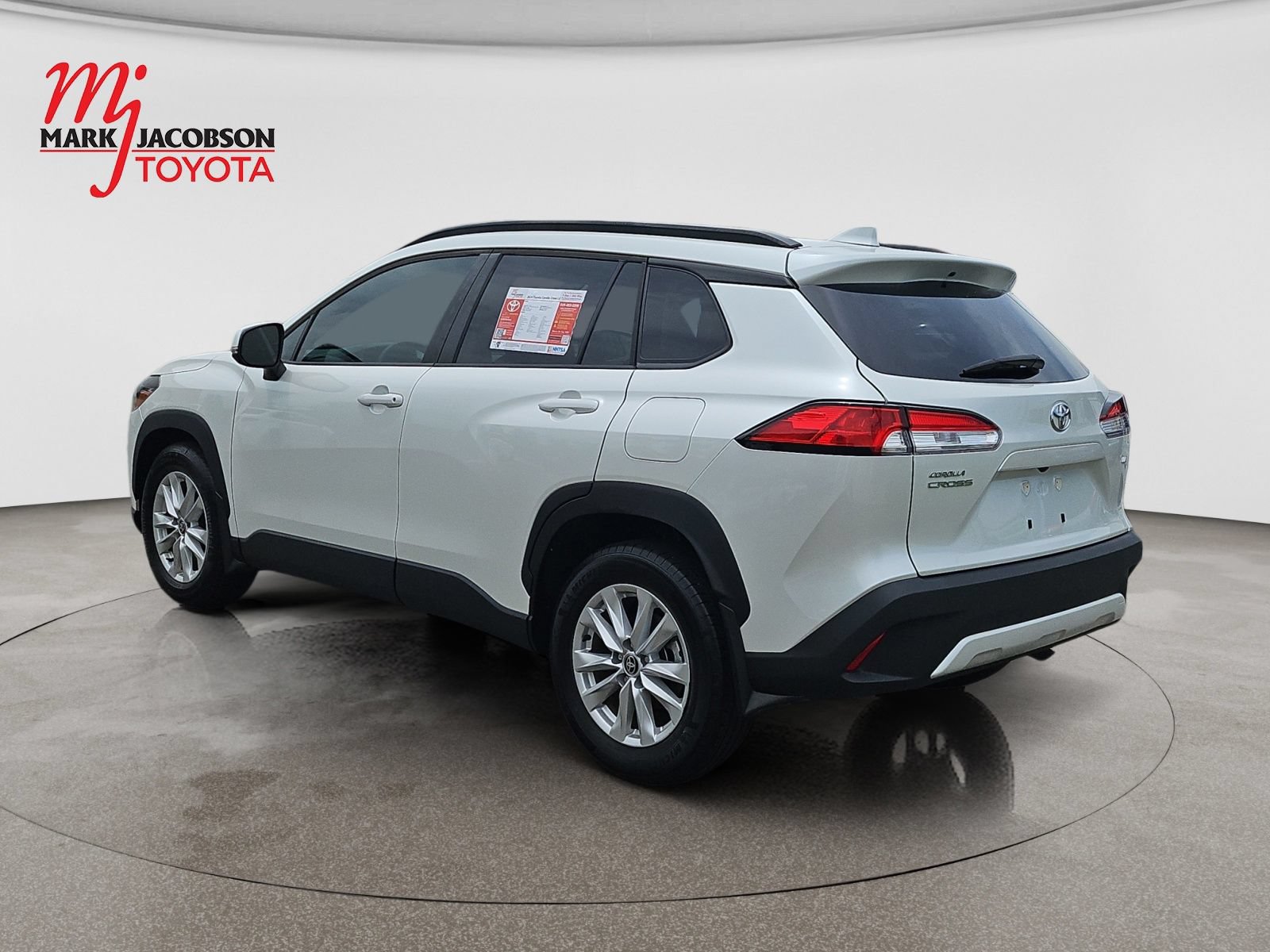 Used 2024 Toyota Corolla Cross LE w/ Moonroof Package FWD image 14