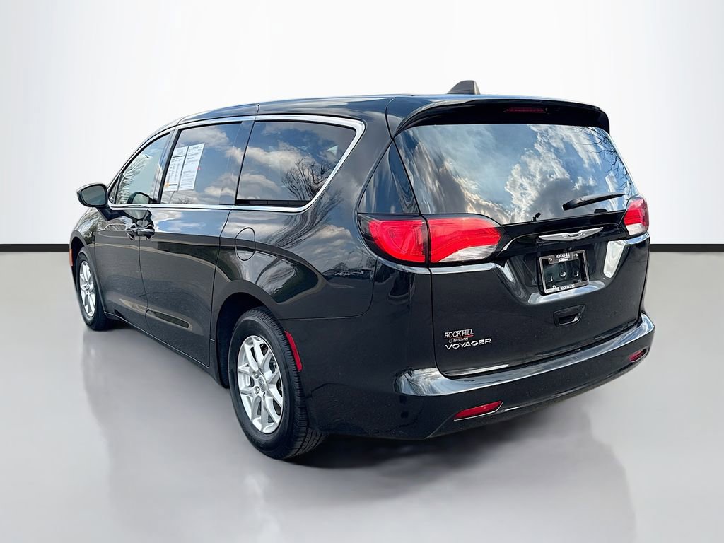 Used 2023 Chrysler Voyager LX image 5