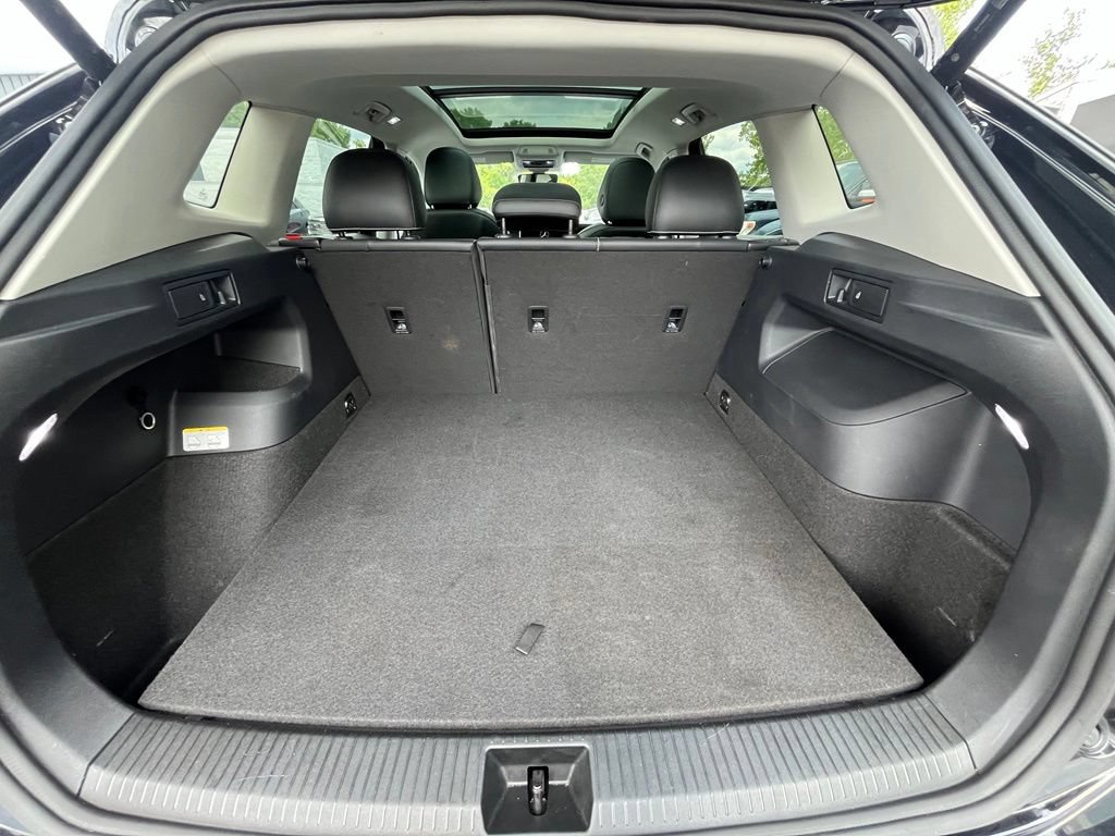 Certified 2025 Volkswagen Tiguan SE w/ Panoramic Sunroof Package AWD/4WD image 29