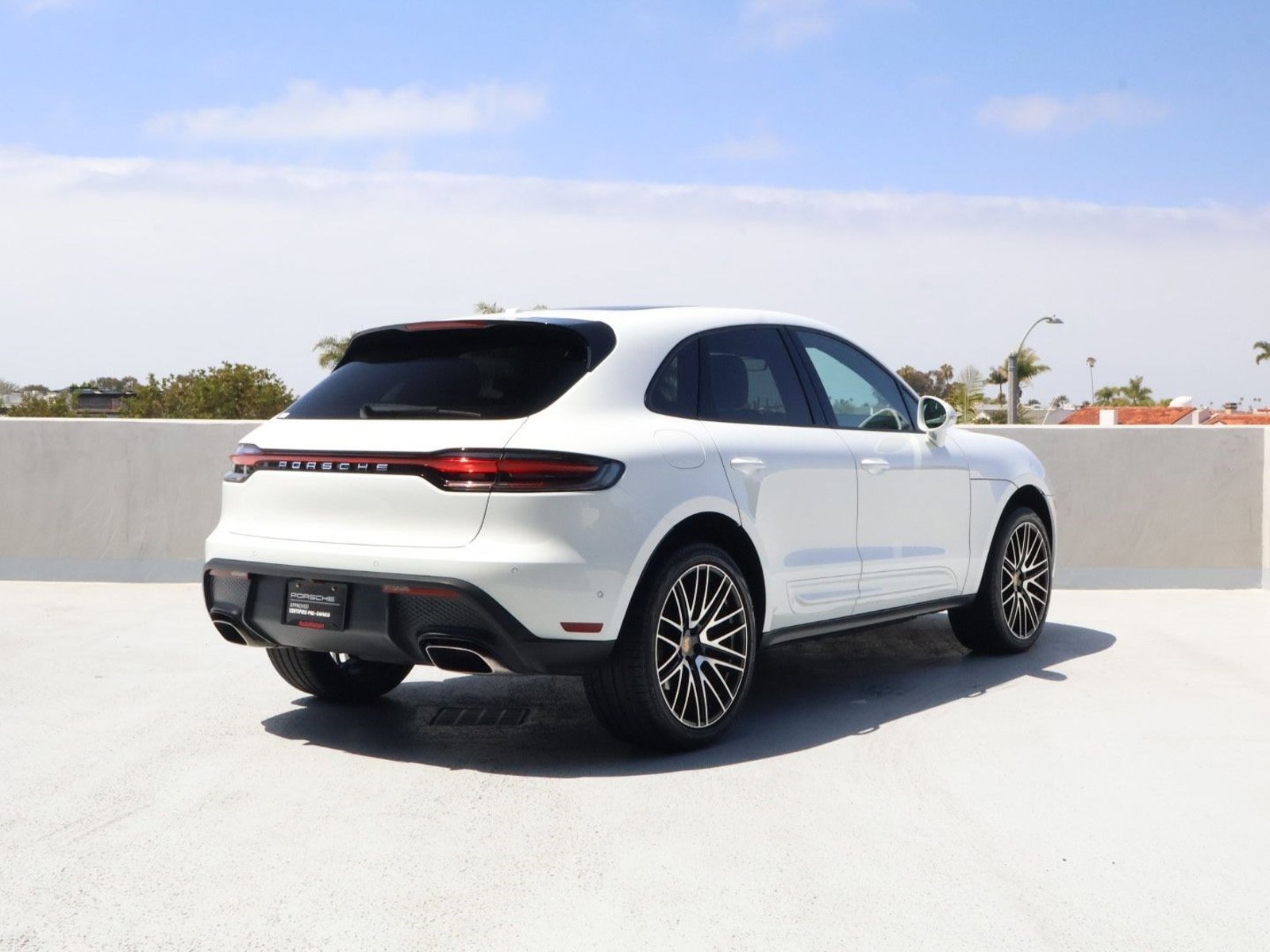 Certified 2022 Porsche Macan AWD/4WD image 9