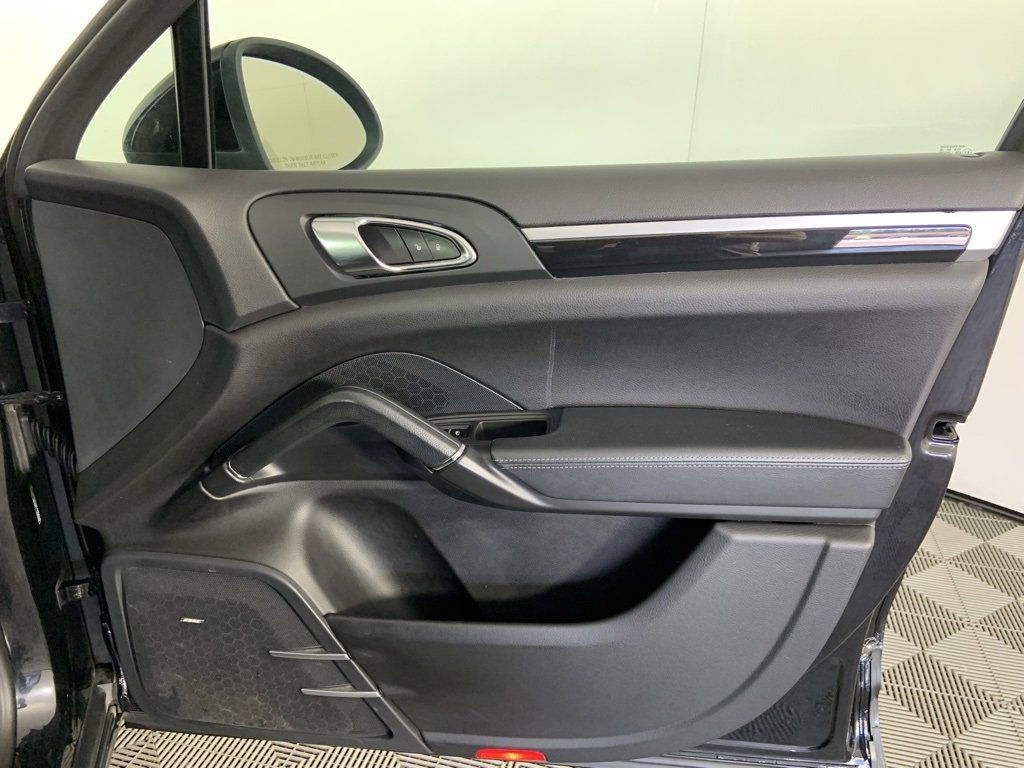 Used 2014 Porsche Cayenne w/ Basic Package image 24