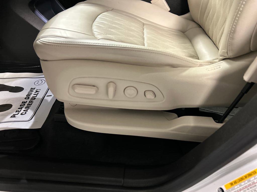 Used 2023 Buick Enclave Avenir w/ Avenir Technology Package AWD/4WD image 13