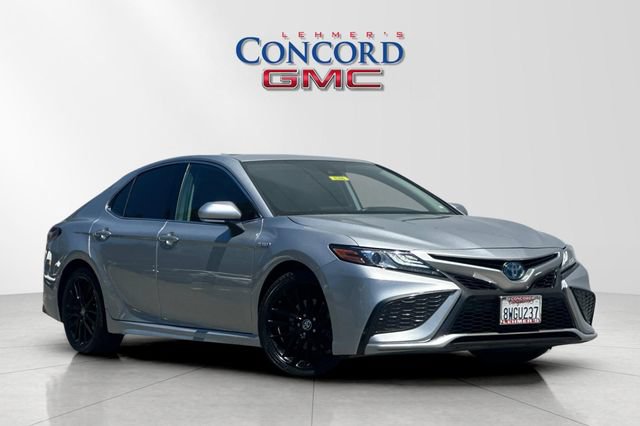 Used 2021 Toyota Camry XSE FWD image 2