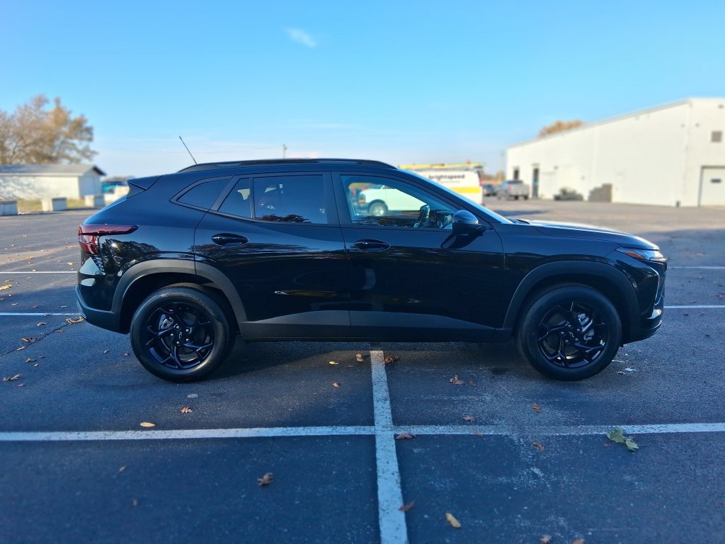 New 2026 Chevrolet Trax LT w/ Driver Confidence Package FWD image 8