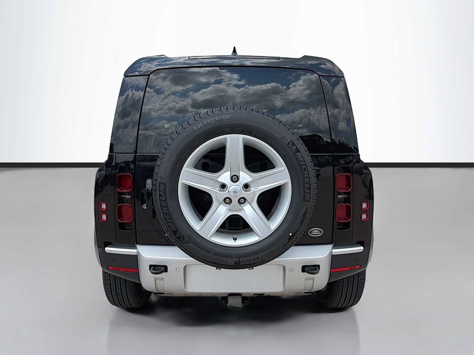 Certified 2023 Land Rover Defender 90 SE AWD/4WD image 4