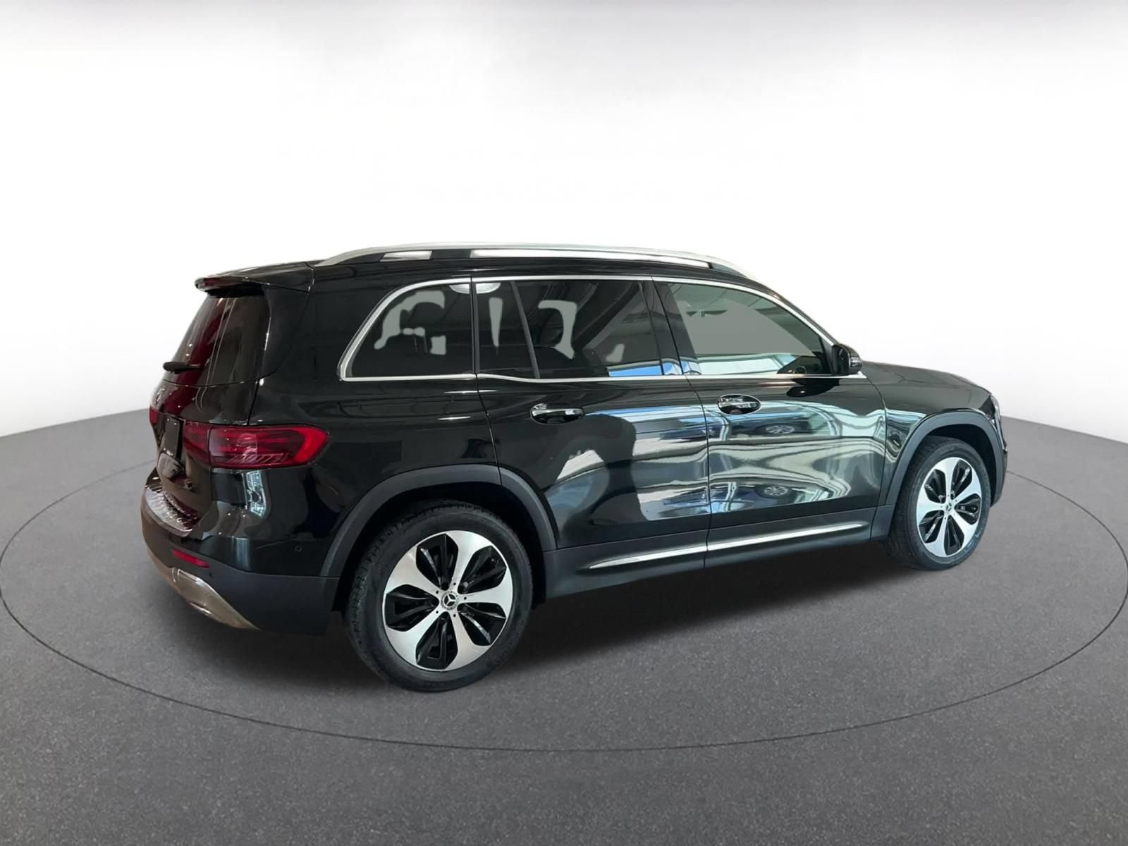 Used 2025 Mercedes-Benz GLB 250 image 14