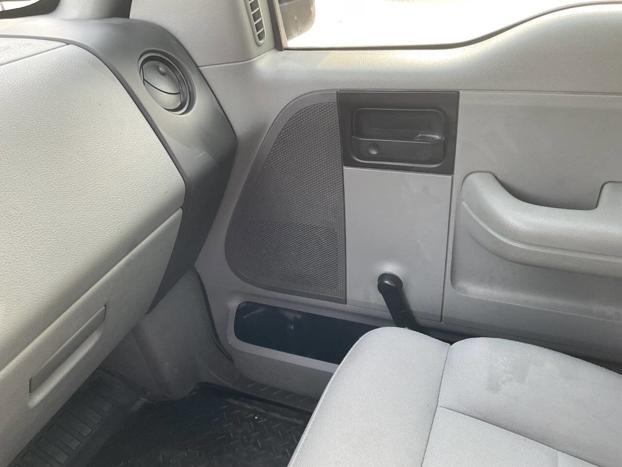 Used 2006 Ford F150 STX image 11