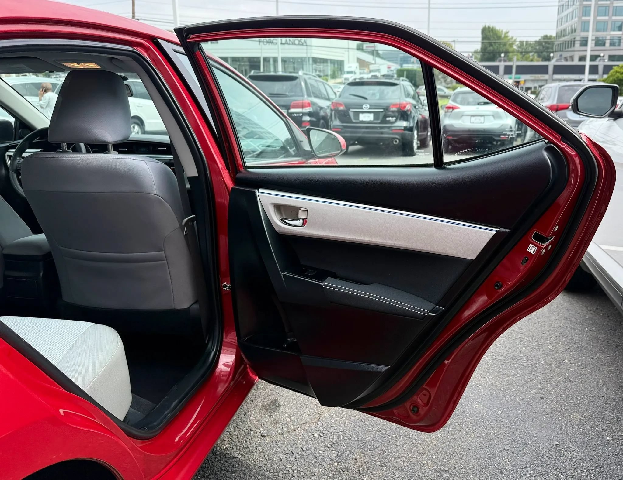 Used 2015 Toyota Corolla LE FWD image 27