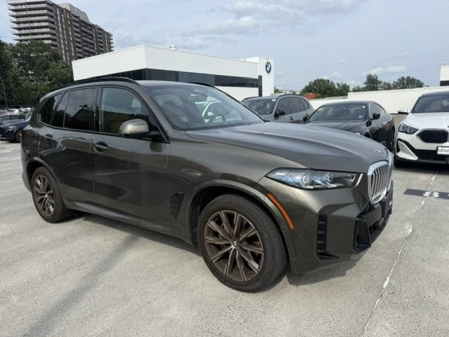 Used 2024 BMW X5 xDrive40i w/ M Sport Package AWD/4WD image 2