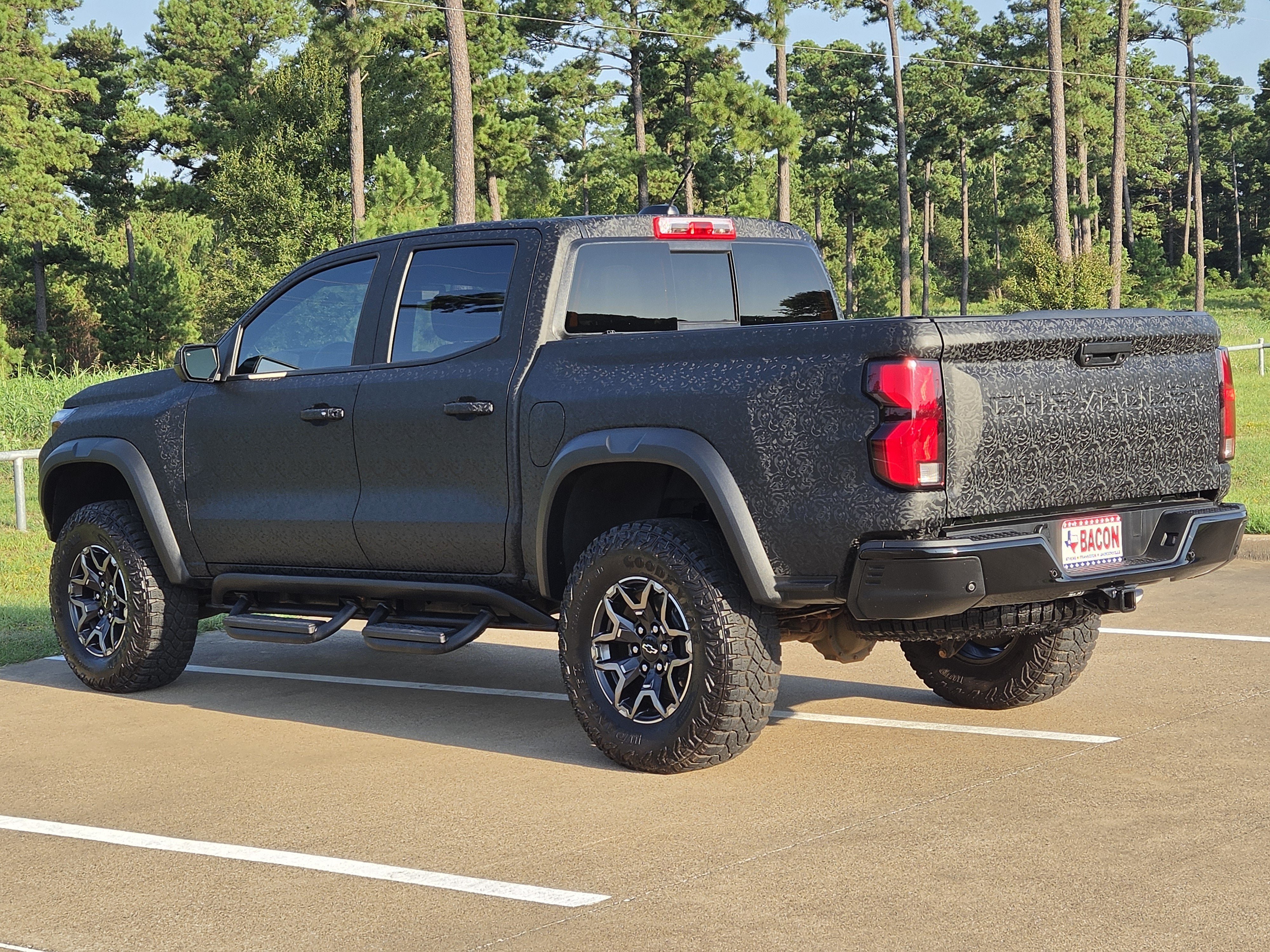 Used 2026 Chevrolet Colorado ZR2 w/ Technology Package AWD/4WD image 6