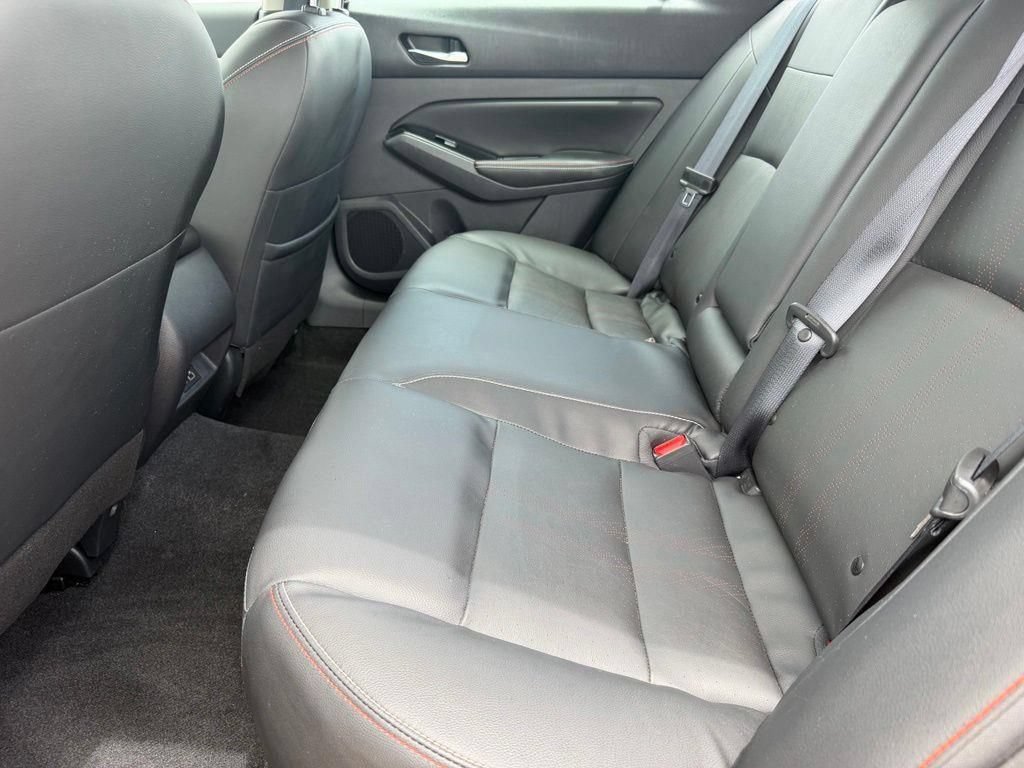 Used 2023 Nissan Altima 2.5 SR w/ SR Premium Package FWD image 11