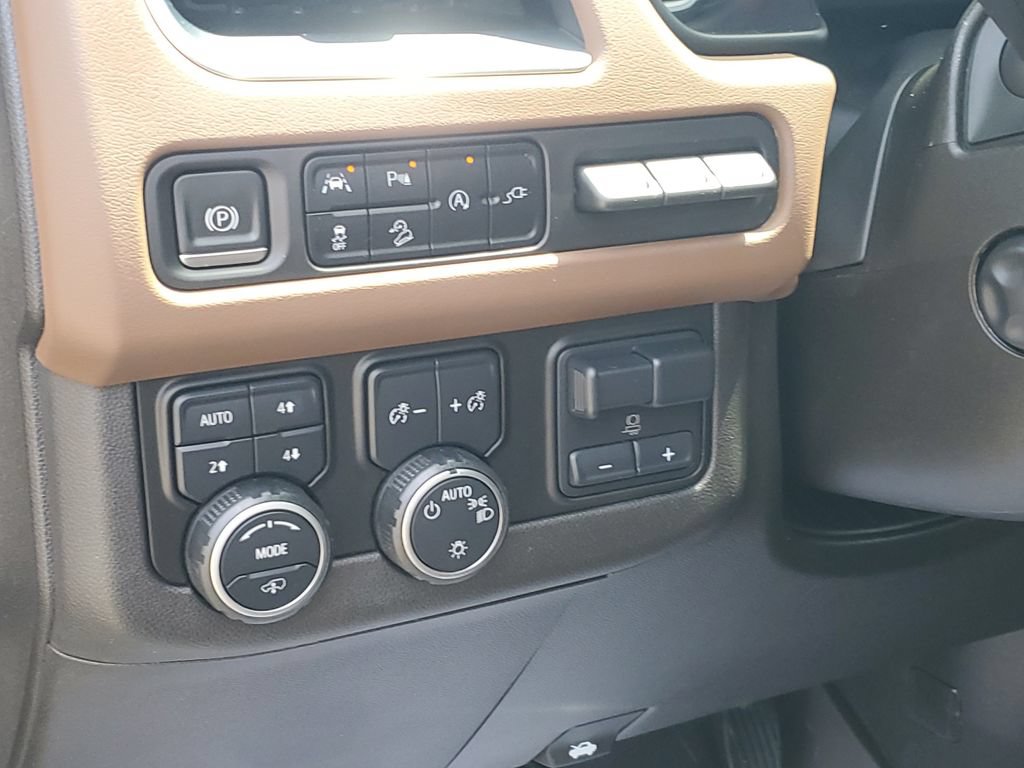 Used 2021 Chevrolet Suburban High Country AWD/4WD image 11