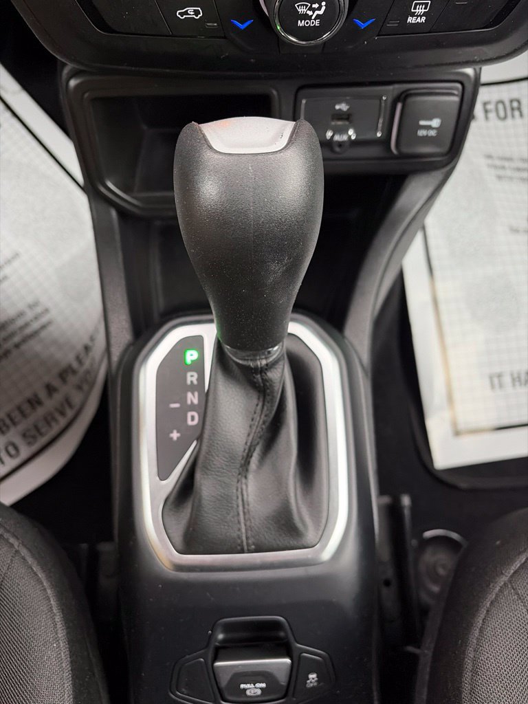 Used 2020 Jeep Renegade Latitude FWD image 30