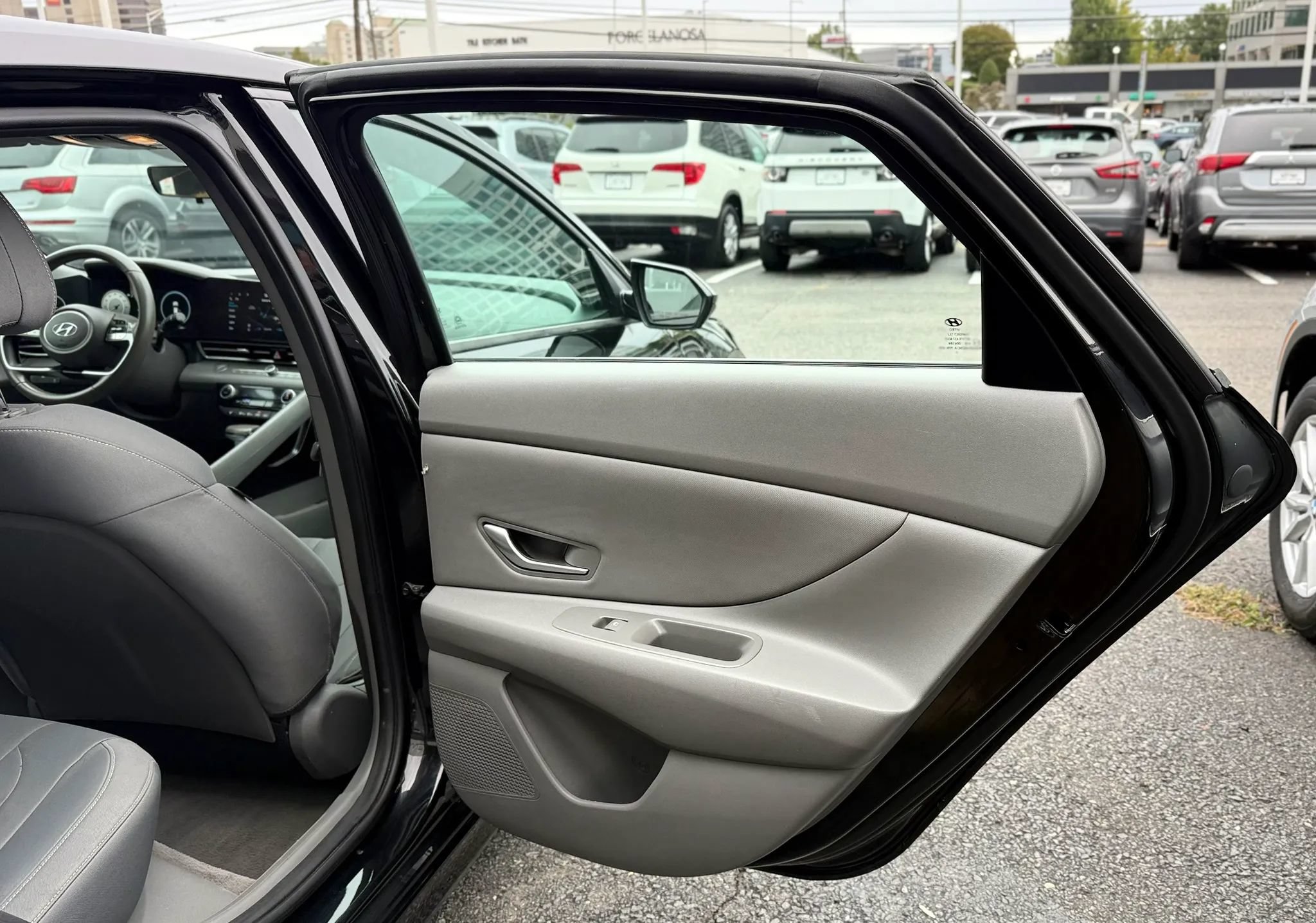 Used 2023 Hyundai Elantra SEL w/ Convenience Package FWD image 29