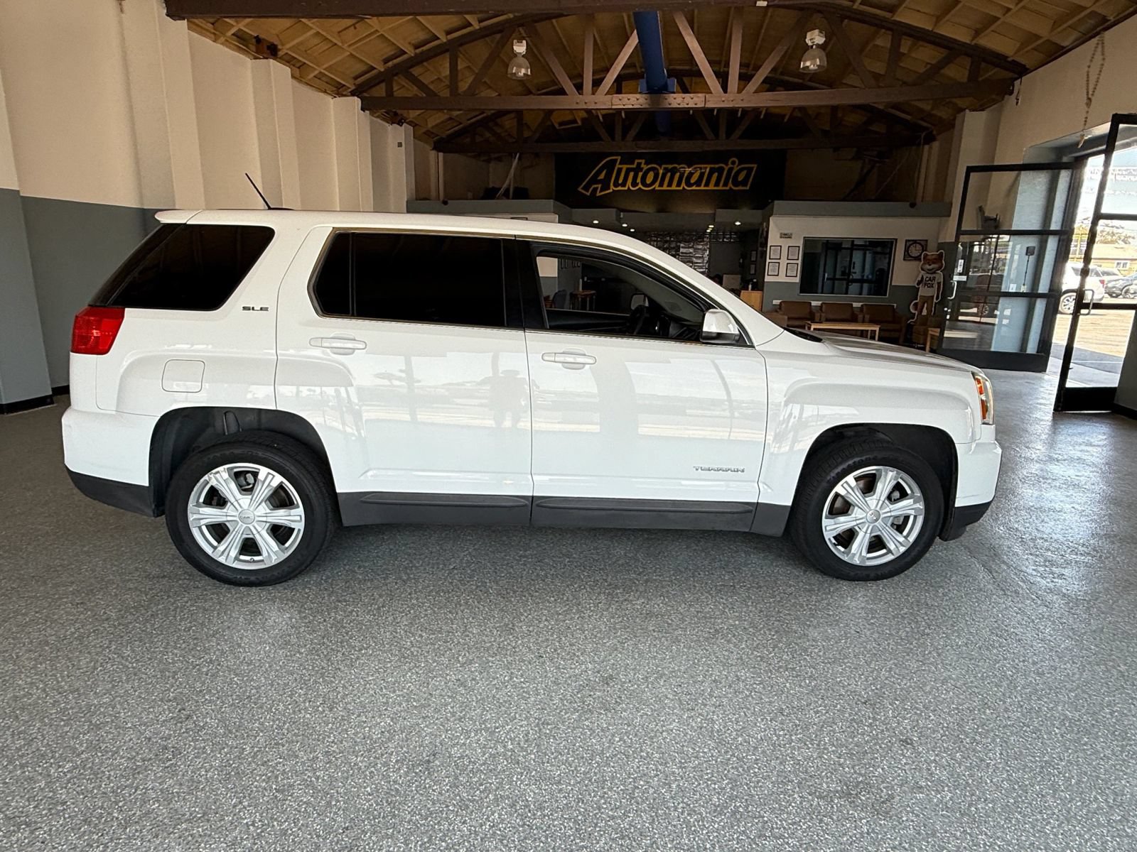Used 2017 GMC Terrain SLE FWD image 8