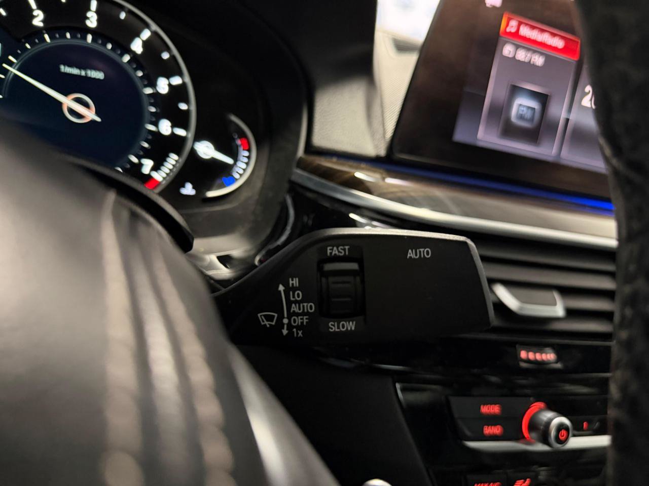 Used 2019 BMW 530i xDrive w/ Convenience Package AWD/4WD image 34