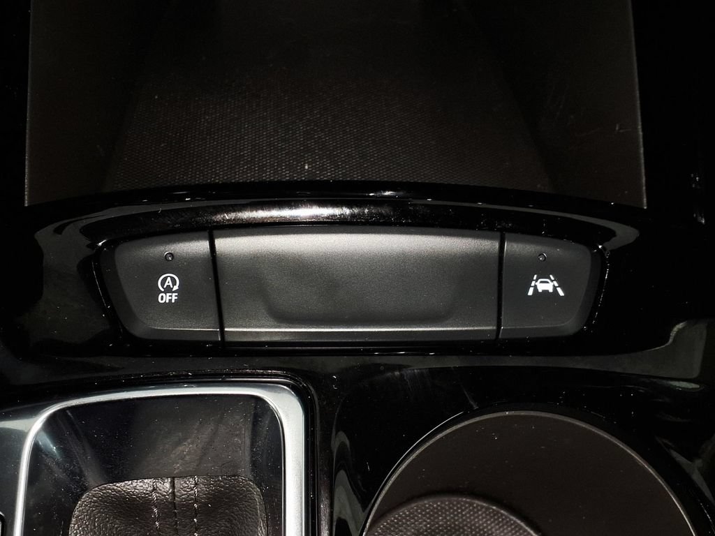 Used 2025 Chevrolet Trax ACTIV w/ Driver Confidence Package FWD image 21